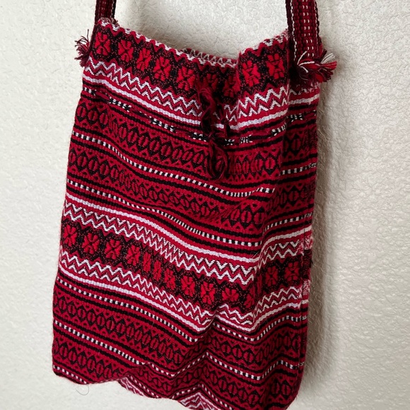 Handmade | Moldovan Knit Bucket Shoulder Bag - Picture 3 of 14